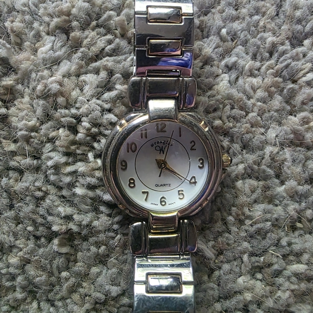 Silver Quartz Watch with Metal Band